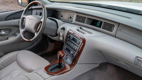 If you want a cheap luxury coupe, this V8 Lincoln could be perfect