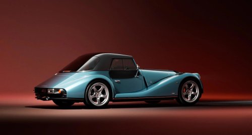 Morgan Supersport 400: Velocidad, músculo y conducción a la antigua con traje vintage