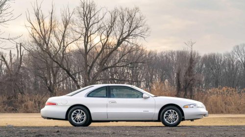 If you want a cheap luxury coupe, this V8 Lincoln could be perfect