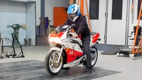 Abandoned Honda CBR250RR MC22 restored after 33 years