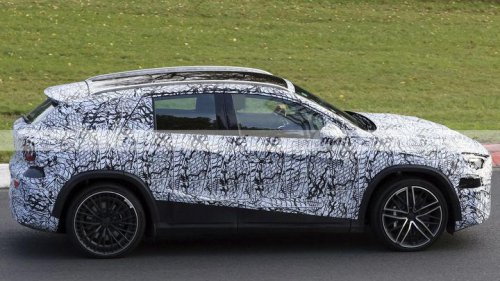 El nuevo Mercedes GLA eléctrico se deja ver en Nürburgring, pero no es lo que parece
