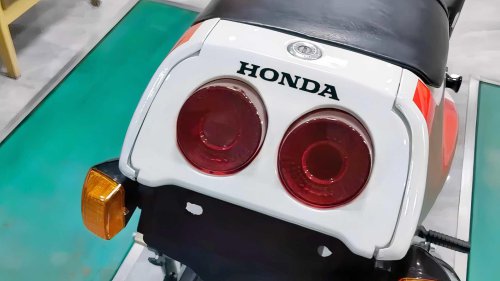 Abandoned Honda CBR250RR MC22 restored after 33 years