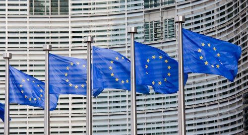 La Unión Europea da luz verde a los nuevos radares que no son de velocidad: medirán y multarán a los coches por sus emisiones