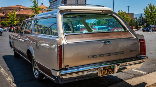 Hey '70s kids, remember the Oldsmobile Vista Cruiser? Yeah, you do
