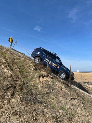 La Policía sigue apostando por el diésel y estrena 27 todoterrenos coreanos con reductora