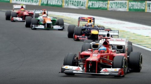 “Solo 8 puntos separan a Alonso de 5 títulos mundiales”: lo que los expertos dicen sobre su carrera