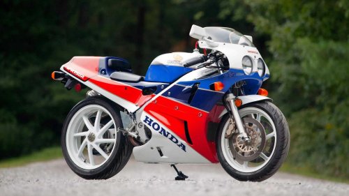 Honda, Honda VFR750R RC30: The first WorldSBK homologation special
