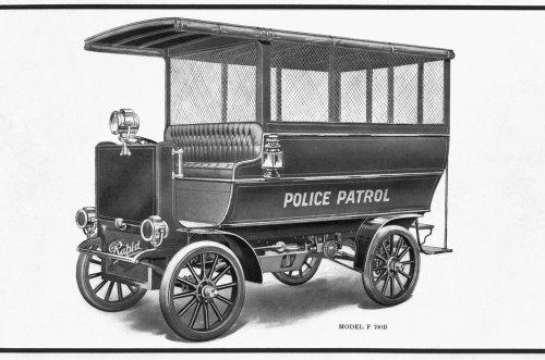 En imágenes: coches de policía estadounidenses del pasado y del presente
