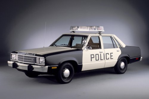 En imágenes: coches de policía estadounidenses del pasado y del presente