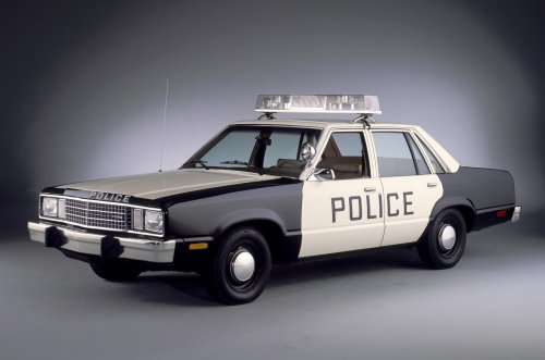 En imágenes: coches de policía estadounidenses del pasado y del presente