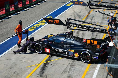 Toyota sale de su escondite