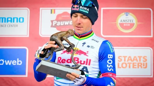 Evenepoel brinda por su primera victoria en la Amstel Gold Race