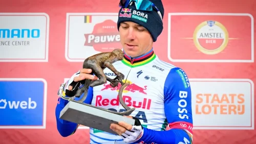 Evenepoel brinda por su primera victoria en la Amstel Gold Race