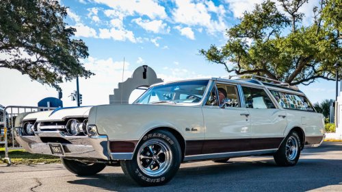 Oldsmobile, Hey '70s kids, remember the Oldsmobile Vista Cruiser? Yeah, you do