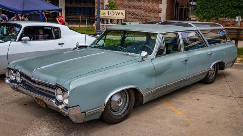 Oldsmobile, Hey '70s kids, remember the Oldsmobile Vista Cruiser? Yeah, you do