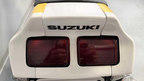 Suzuki, Suzuki RGV250: Why this two-stroke was faster than modern superbikes