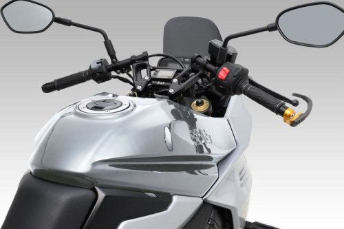 新型『カタナ』をセパハンに! 走りや好みに合わせて高さ調整も可能なヨシムラ製「KATANA ハンドルKIT」で往年のスタイルが蘇る? 【スズキのバイク! の耳寄りニュース】