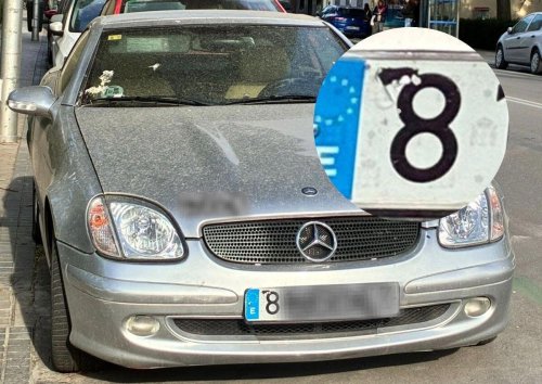 El dueño de este coche quizá no se imagina que puede ser multado con 200 euros: y no es por aparcar mal, es por este pequeño (pero costoso) detalle