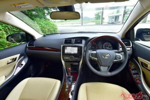 ミニクラウンことトヨタ プレミオが渋すぎる! おじさんセダンが新車よりも高い300万円オーバーで取引きされる理由