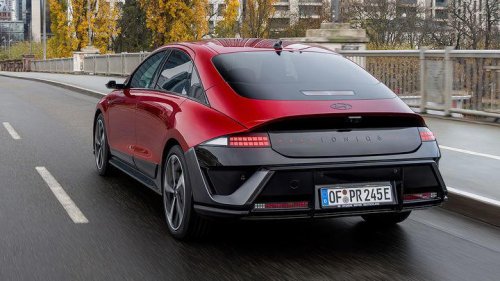 El Tesla Model 3 de Hyundai baja 9.700 € para quedarse a precio de IONIQ 5 pero con mejor autonomía y tamaño de Mazda6e