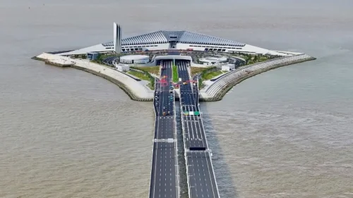 China construye un macropuente en la autopista G2518 por el que pueden pasar a diario más de 180.000 coches