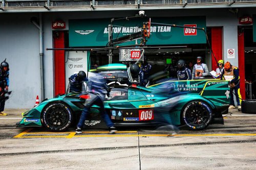 Toyota sale de su escondite