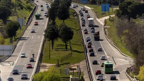 Confirmado: la DGT puede multarte aunque lleves el móvil en un soporte si incumples la normativa