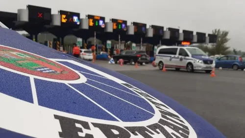 Nuevos controles policiales: la Ertzaintza vigilará la próxima semana las distracciones durante la conducción