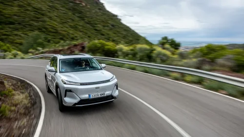 Ni eléctricos ni de hidrógeno: Geely defiende el metanol como la mejor alternativa puesto que tiene diez veces más densidad energética