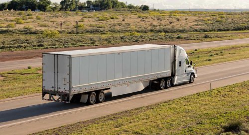 Detienen a un camionero tras haber conducido 27 horas seguidas sin parar: la sanción asciende a miles de euros