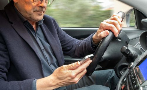 El hábito al volante que se está convirtiendo en 'plaga' y que implica una multa de 200 euros, además de poner en riesgo tu vida