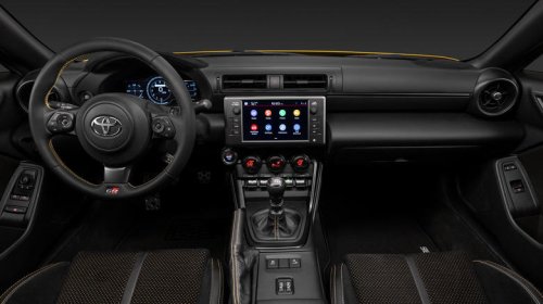 These are the main differences between the Toyota GR86 Yuzu and the Subaru BRZ Series Yellow