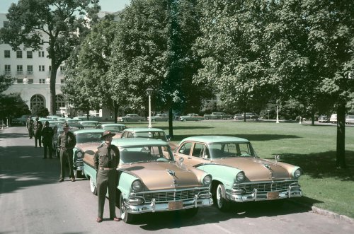 En imágenes: coches de policía estadounidenses del pasado y del presente
