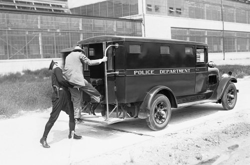 En imágenes: coches de policía estadounidenses del pasado y del presente