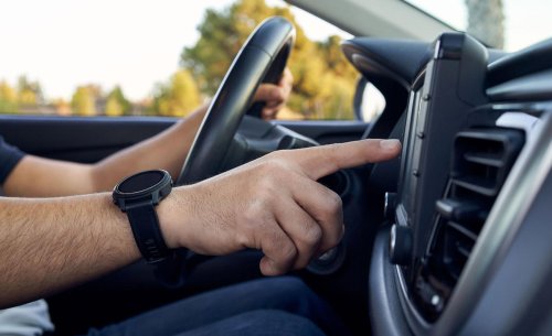 El hábito al volante que se está convirtiendo en 'plaga' y que implica una multa de 200 euros, además de poner en riesgo tu vida