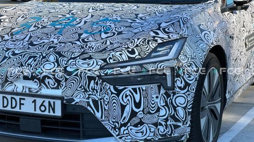 Avistamos en Barcelona el Polestar 4 familiar, que soluciona la ausencia de cristal trasero