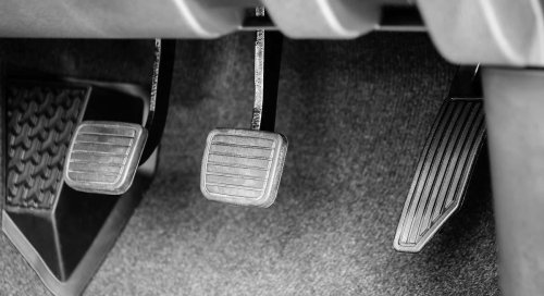 Qué es la conducción con un solo pedal: expertos en motor revelan si es realmente eficiente