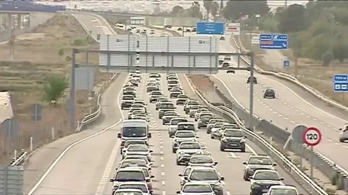 Dos accidentes y el tráfico de primera hora causan retenciones que suman cerca de 31 kilómetros