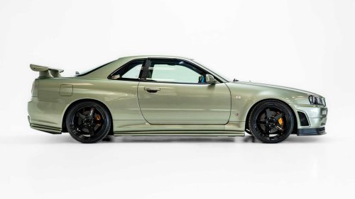 The R34 Skyline GT-R had a digital telemetry screen a decade before any supercar, now you can finally import one