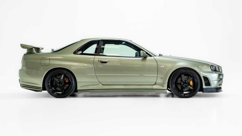 SuperCar, The R34 Skyline GT-R had a digital telemetry screen a decade before any supercar, now you can finally import one