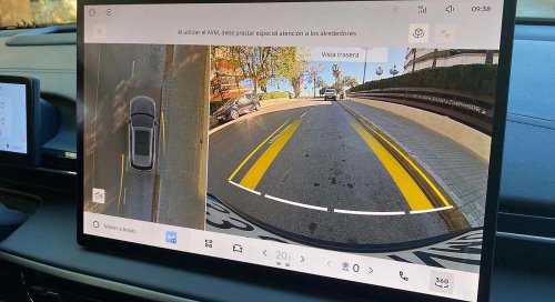 La marca Geely se estrena a lo grande en España con dos SUV electrificados