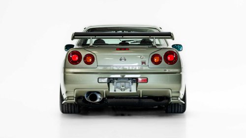 The R34 Skyline GT-R had a digital telemetry screen a decade before any supercar, now you can finally import one