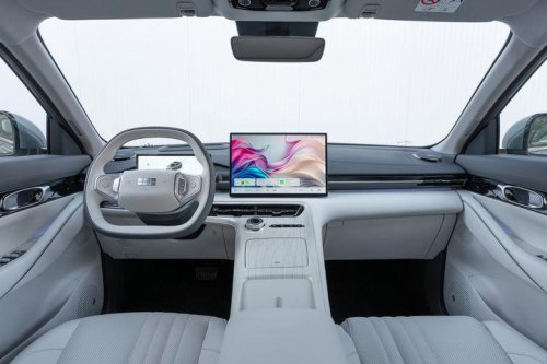 Geely aterriza en España con dos SUV electrificados y yo he sido uno de los primeros en catarlos: he aquí mis impresiones