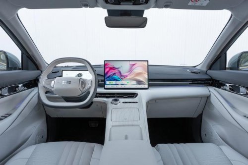 Geely aterriza en España con dos SUV electrificados y yo he sido uno de los primeros en catarlos: he aquí mis impresiones