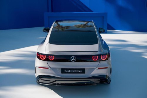 Mercedes Benz Clase C: El heredero se pasa al voltio