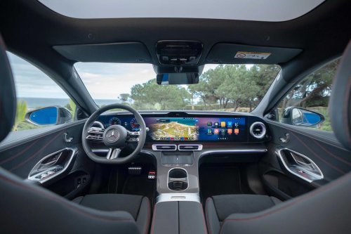 Mercedes, Mercedes Benz Clase C: El heredero se pasa al voltio