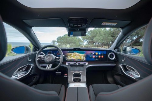 Mercedes Benz Clase C: El heredero se pasa al voltio