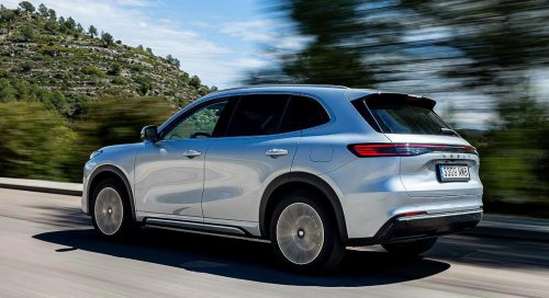 La marca Geely se estrena a lo grande en España con dos SUV electrificados