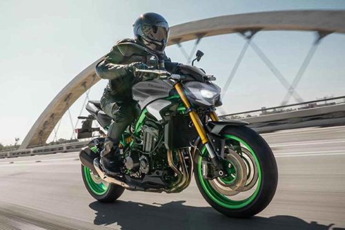 足つきも良いから立ちゴケ皆無! 疲れにくいポジションで大型バイクでも気負わず乗れちゃう「リッターネイキッド」3選