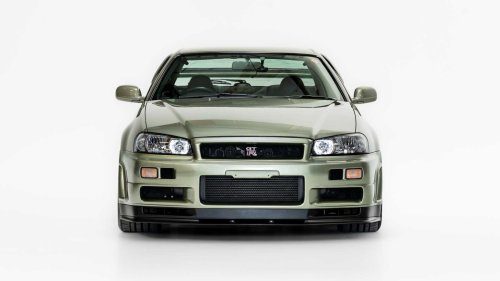 The R34 Skyline GT-R had a digital telemetry screen a decade before any supercar, now you can finally import one